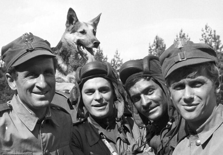 Кадр из кинофильма «Четыре танкиста и собака»