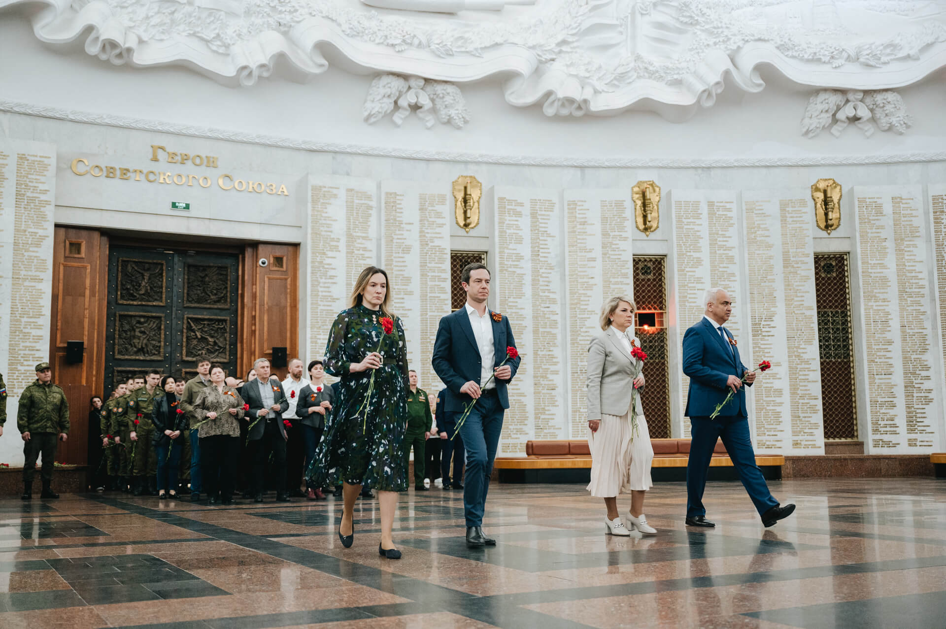 Мероприятие в музее школы. Мероприятия в музее. Директор музея Победы. Музей Победы. Зал долгих музей Победы.